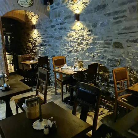 Altes Hinterhaeusel 3*