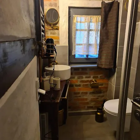 Altes Hinterhaeusel 3*