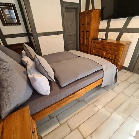 Altes Hinterhaeusel 3*