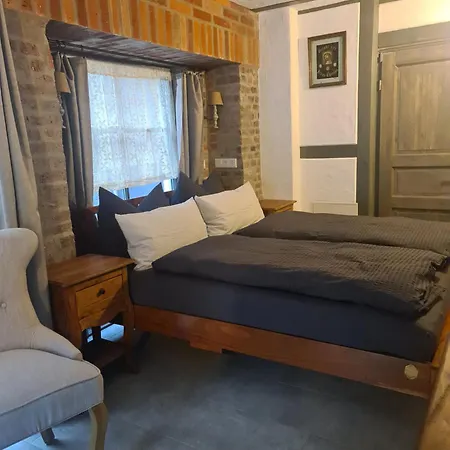 Altes Hinterhaeusel Hotel 3*