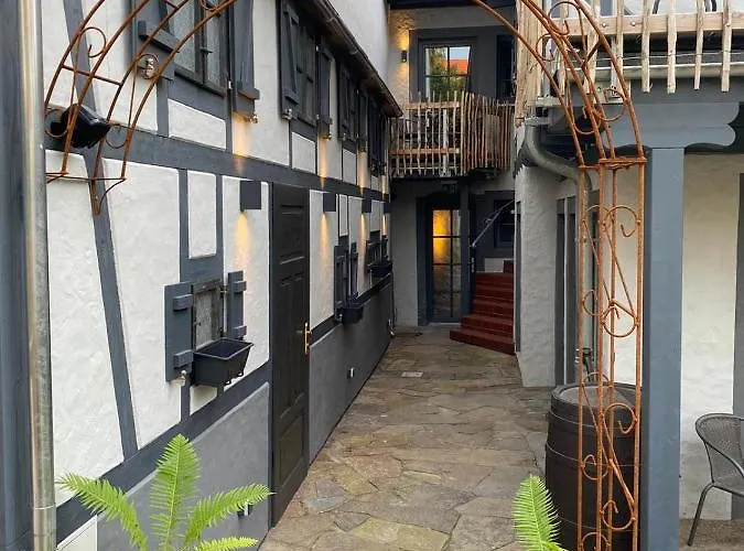 Altes Hinterhaeusel 3*