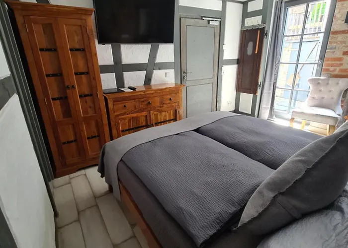 Altes Hinterhaeusel 3*