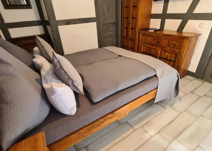 Altes Hinterhaeusel 3*